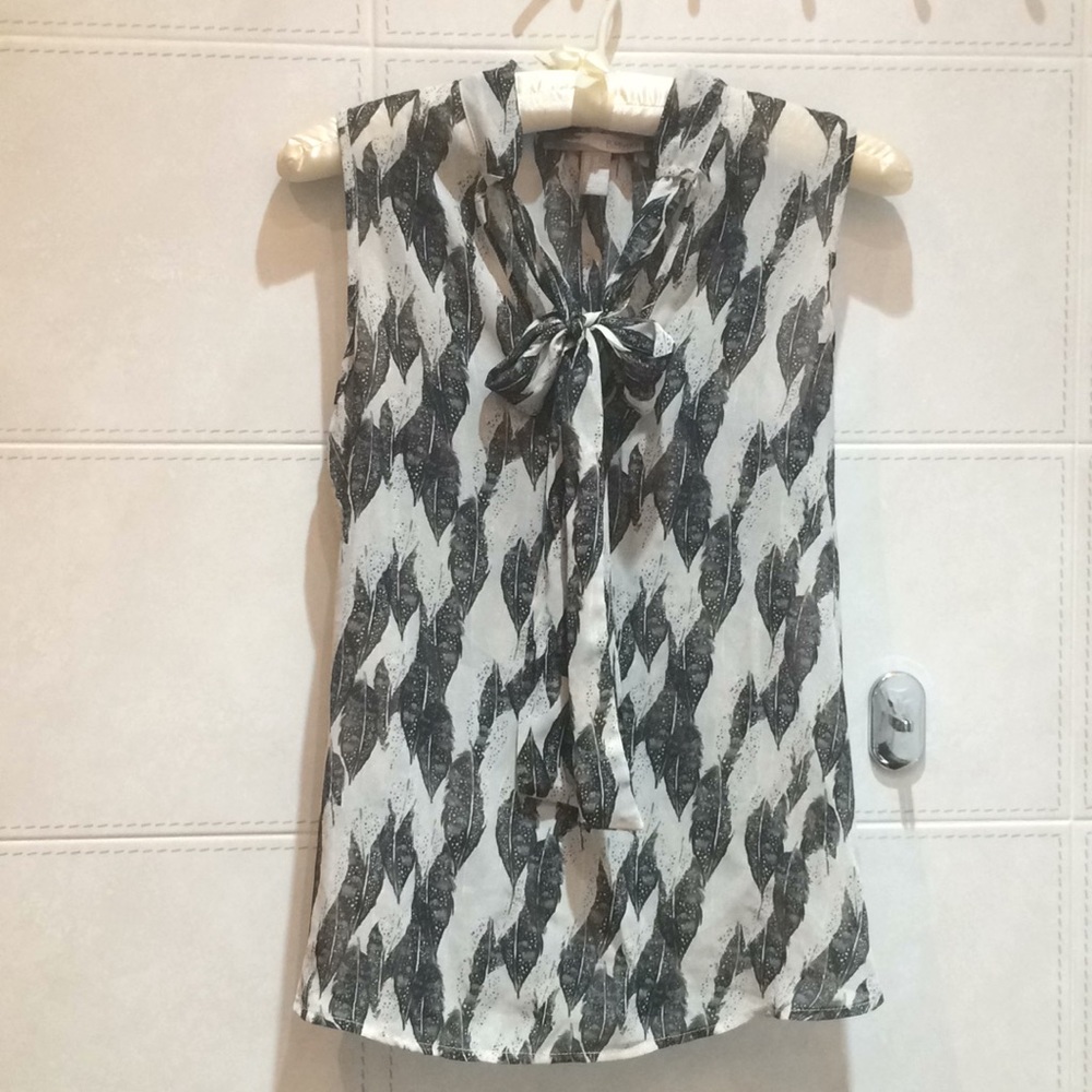 F21 Contemporary Feather Print Tie Front Blouse